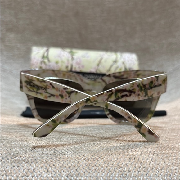 DOLCE & GABBANA Cherry Blossom Pattern Sunglasses with original Case and Cloth - Picture 7 of 12